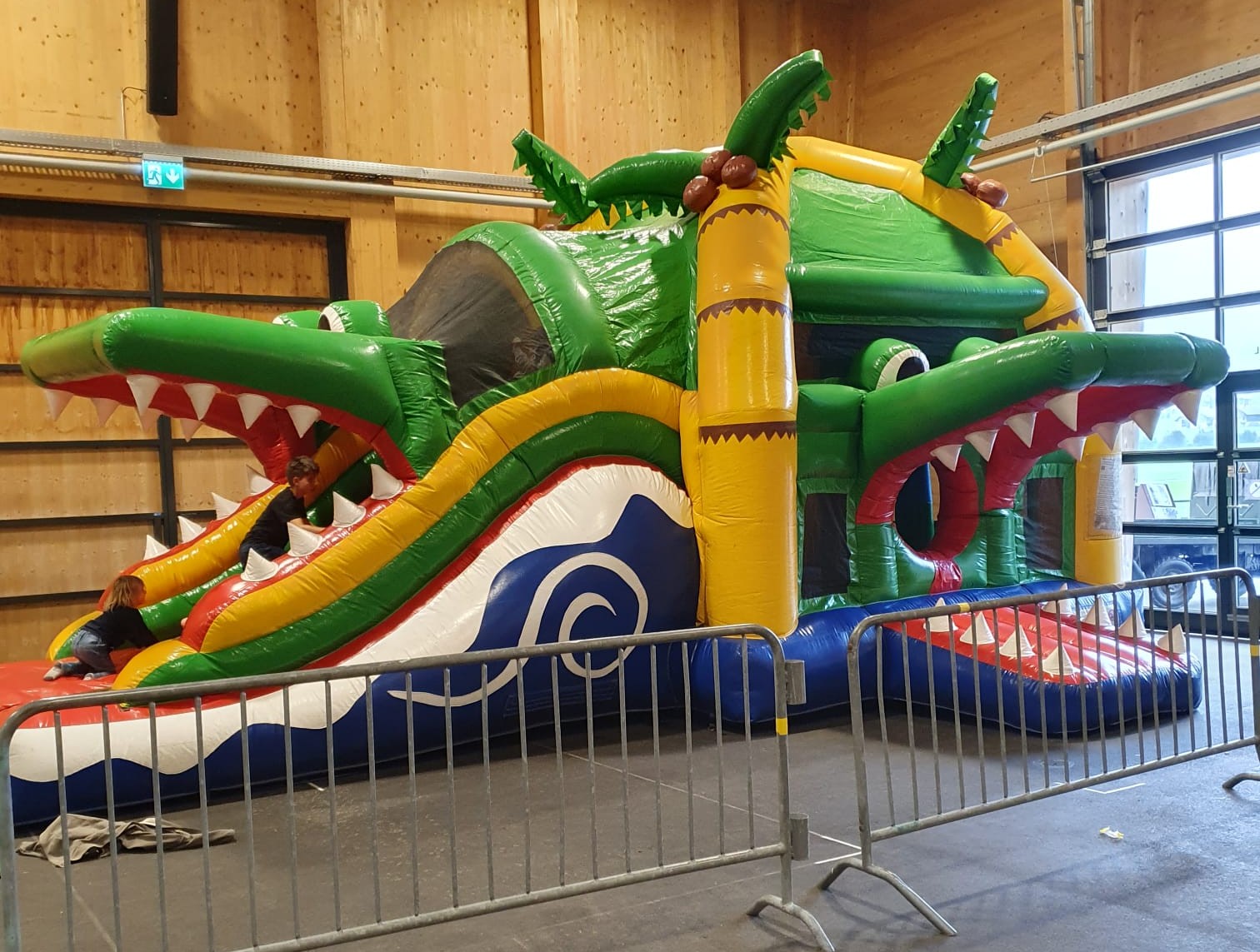 Hüpfburg für Kinder am Oldtimertreffen